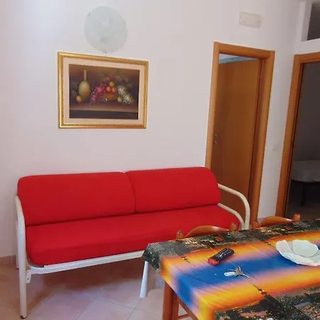 Apartment In Con Giardino A 200m Dal Mare *