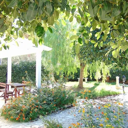 Apartment In Con Giardino A 200m Dal Mare
