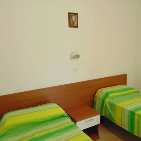 Apartment In Con Giardino A 200m Dal Mare *