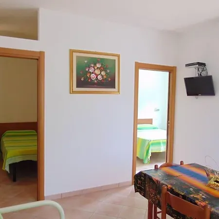 Apartment In Con Giardino A 200m Dal Mare